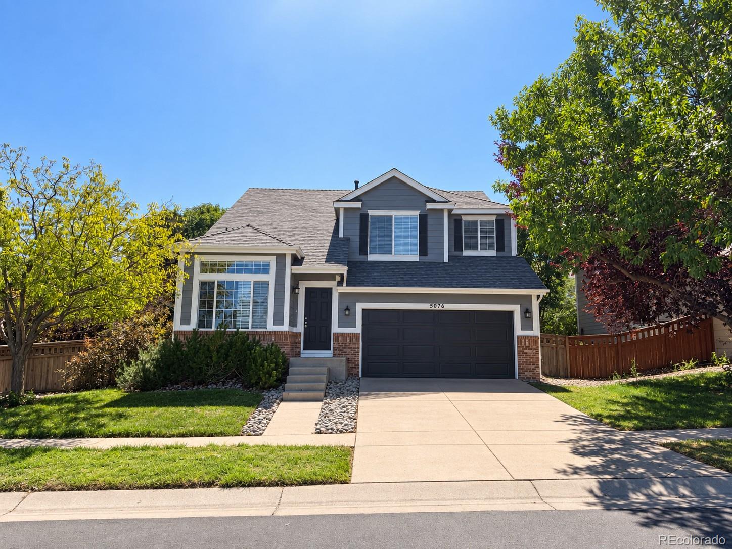 5076 Grosbeak Street — photo