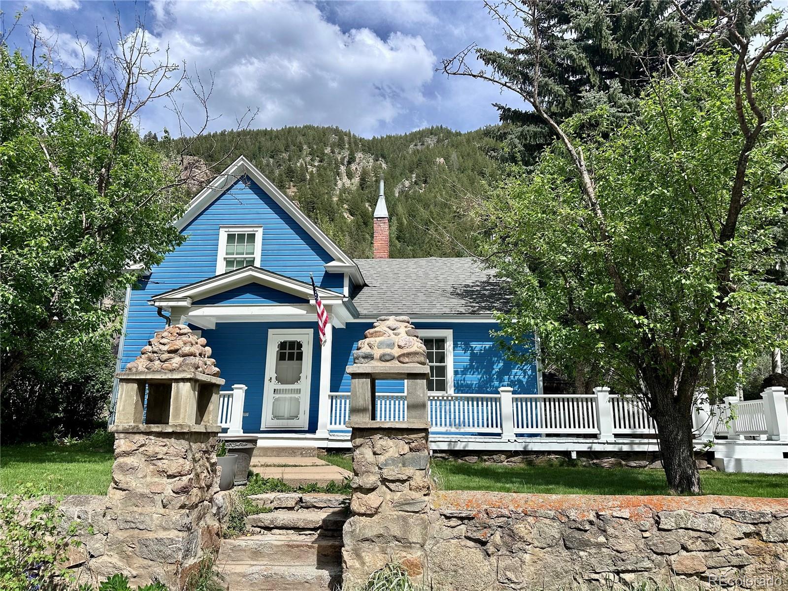 902 Main Street — photo