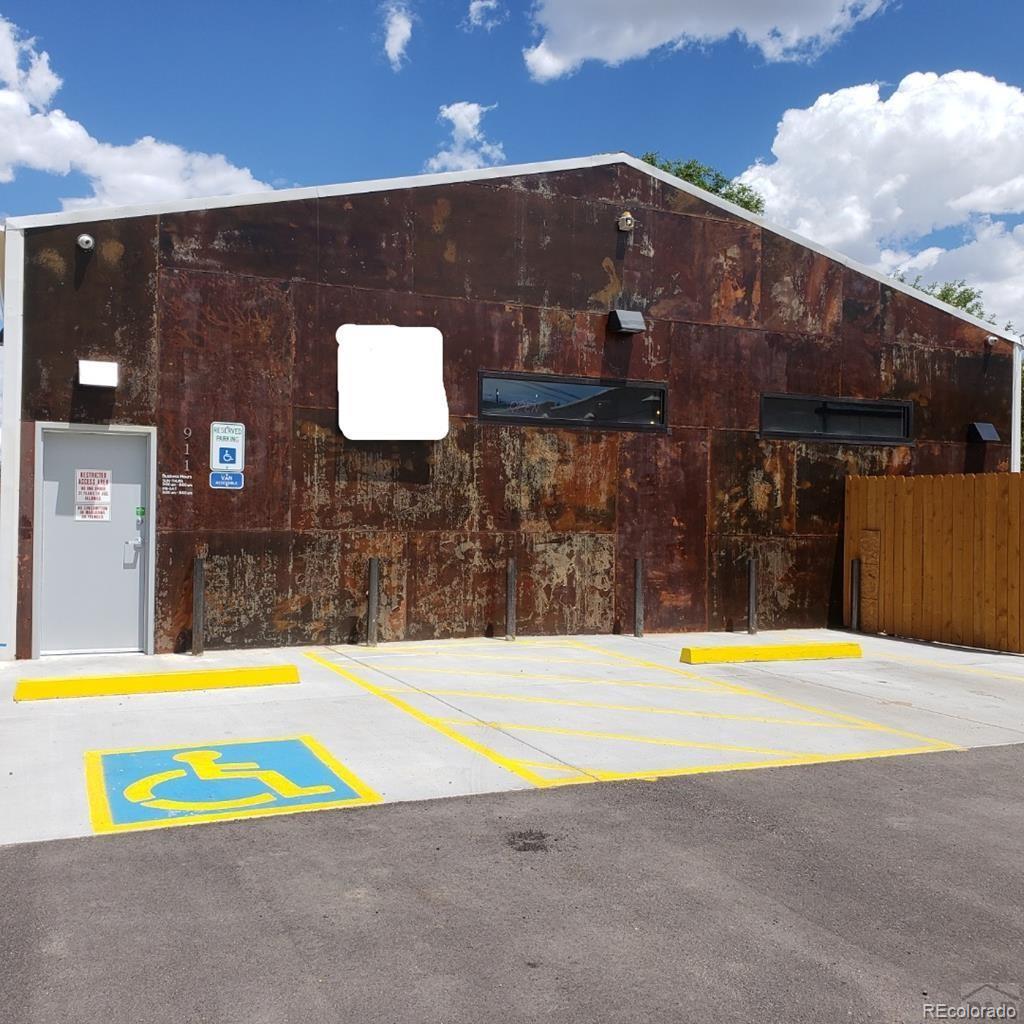 911 E Main Street — photo