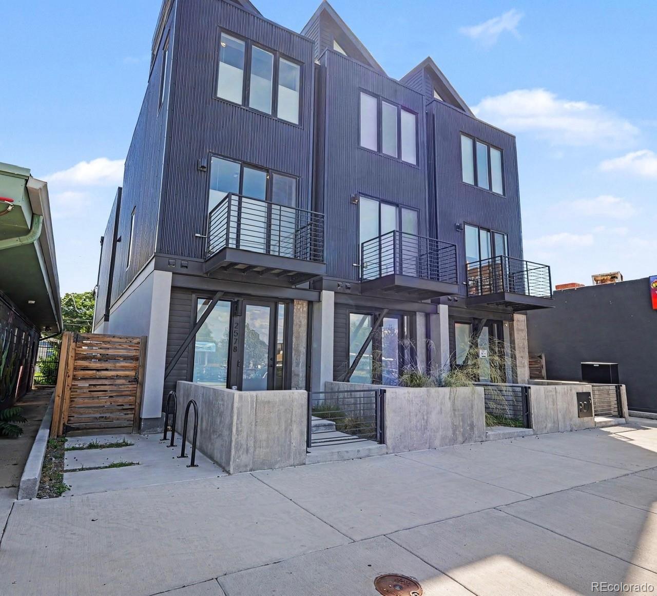 2578 S Broadway Avenue — photo