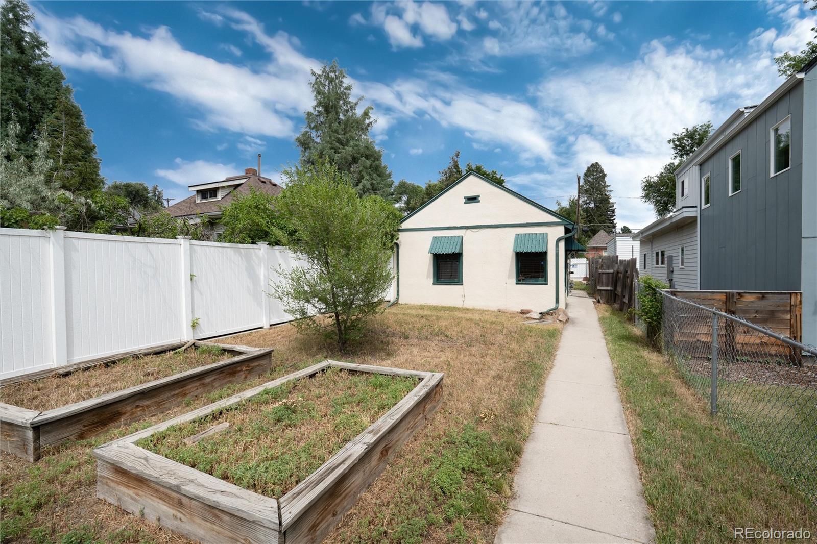 2568 Eaton Street — photo