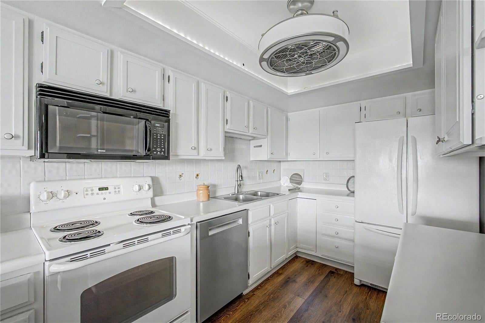 13800 E Marina Drive 510 — photo
