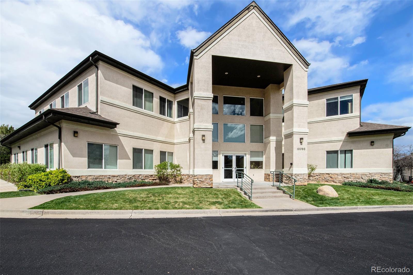 10390 Bradford Road — photo