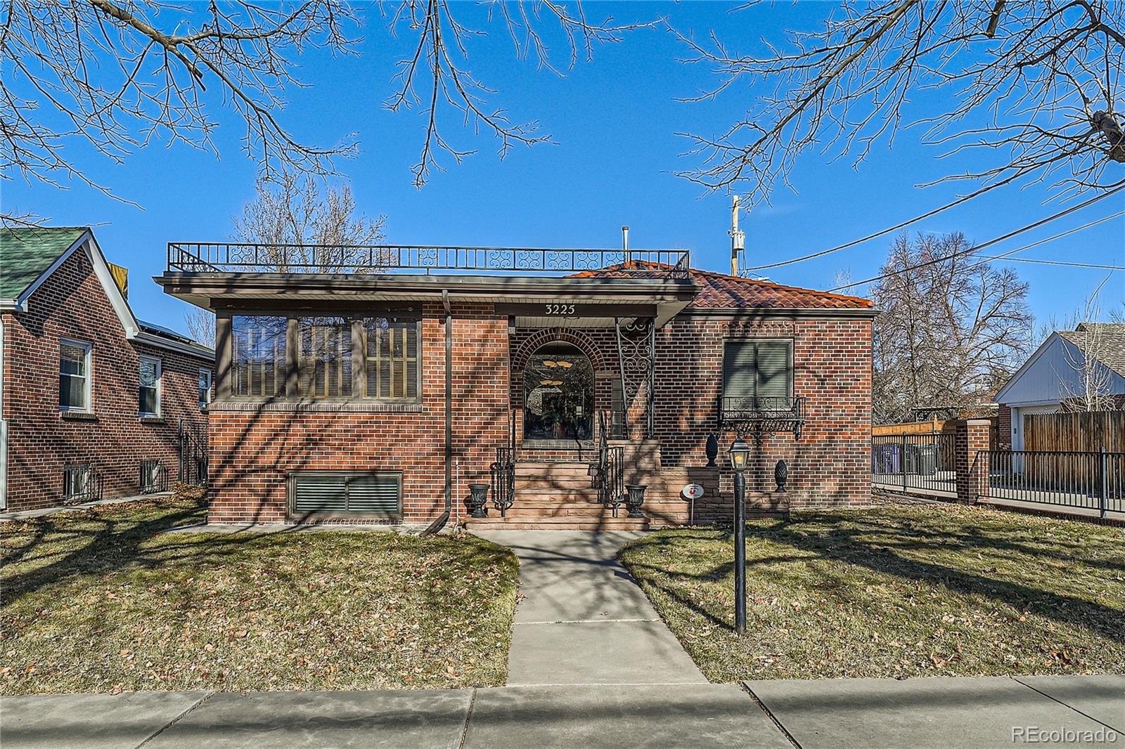 3225 W Scott Place — photo