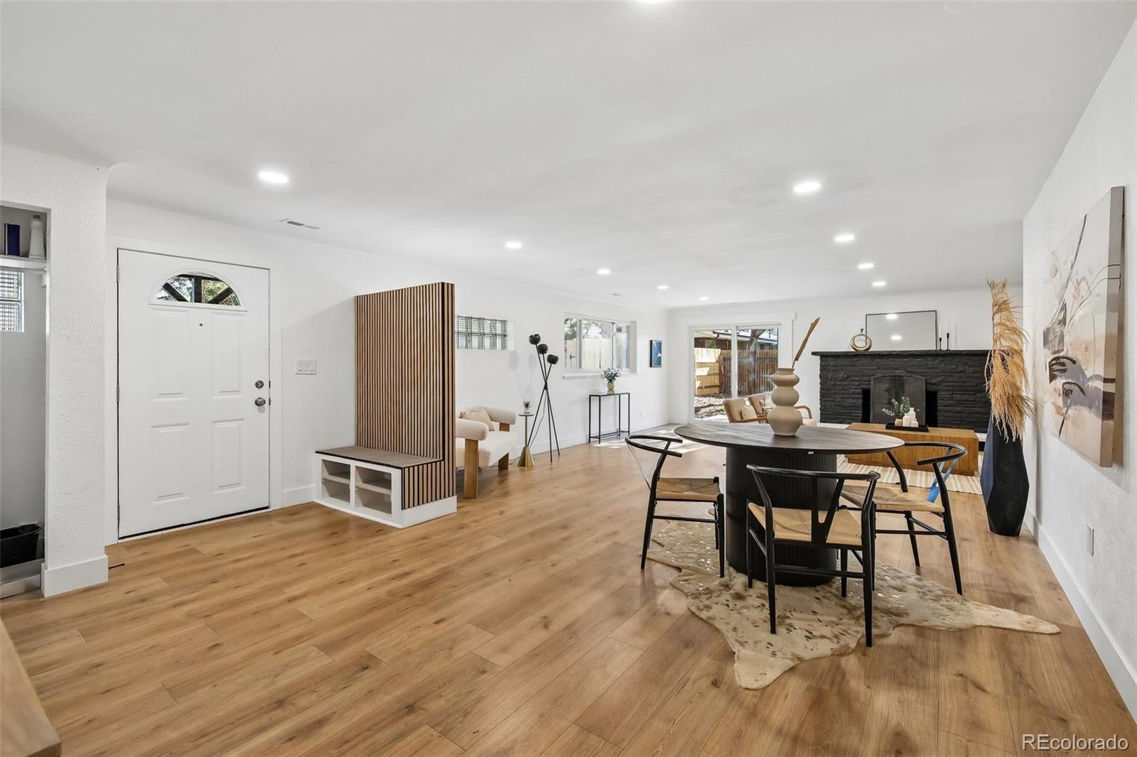 6168 Lee Street — photo