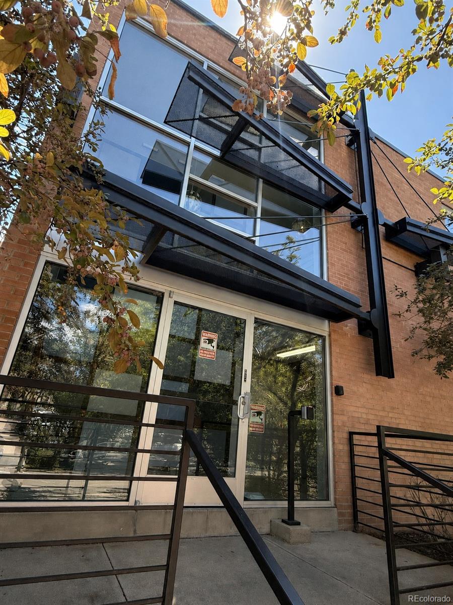 1032 N Clarkson Street 208 — photo