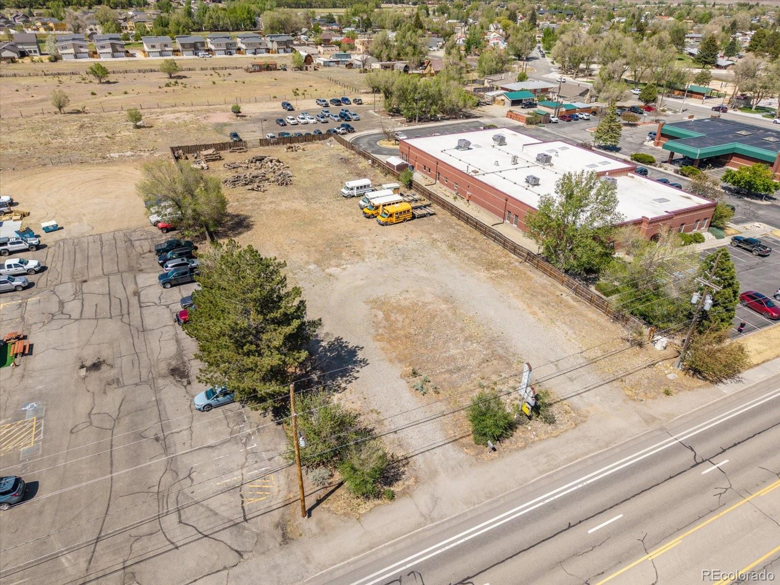 7335 W US Highway 50 — photo