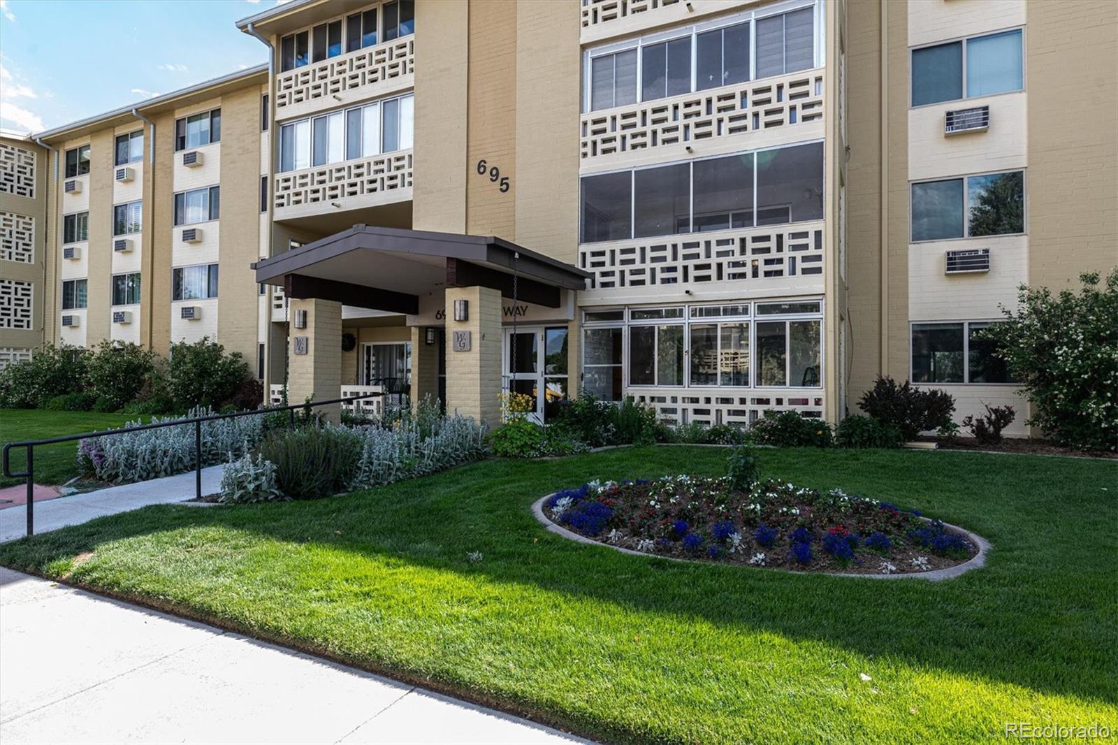 695 S Alton Way 5a — photo