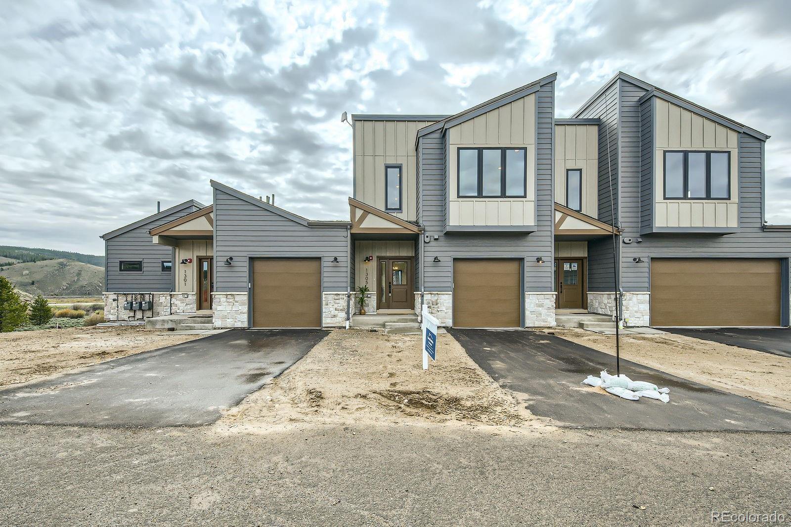 1305 James Drive — photo