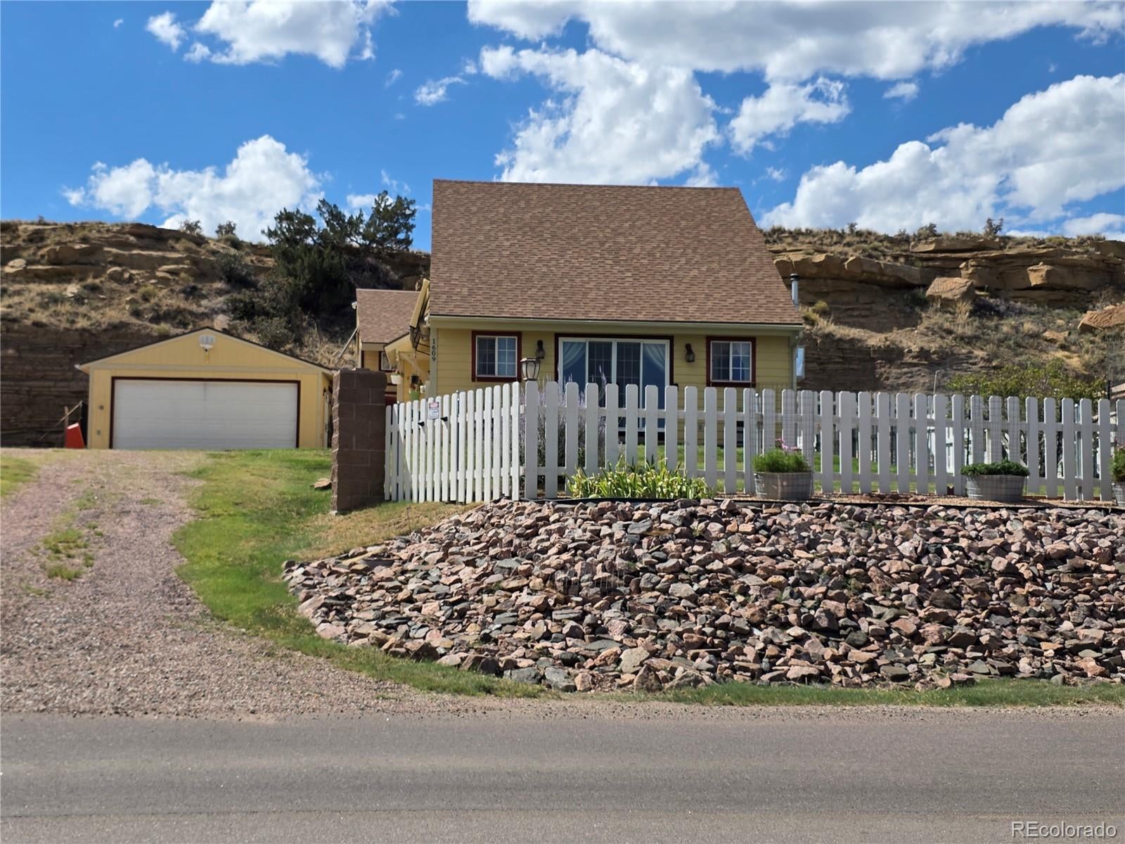 1609 Churchill Street — photo