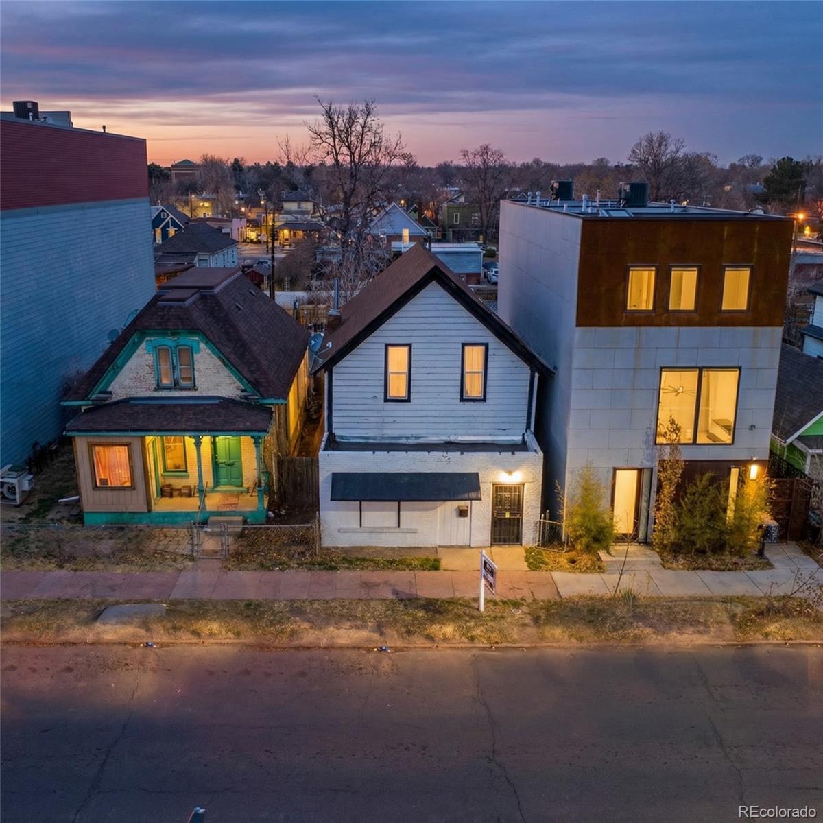 3132 N Downing Street — photo