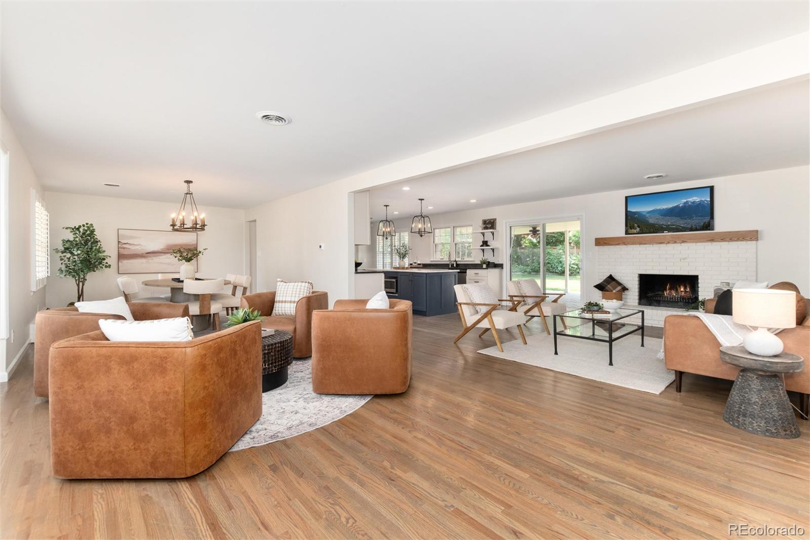 3751 S Hillcrest Drive — photo