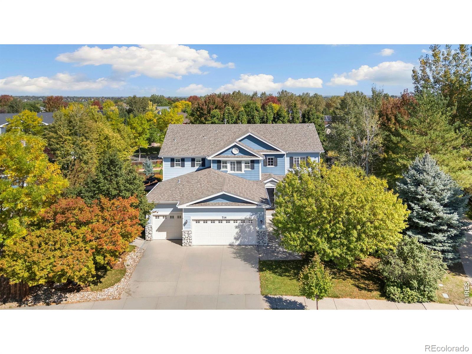 714 Fairbourne Way — photo