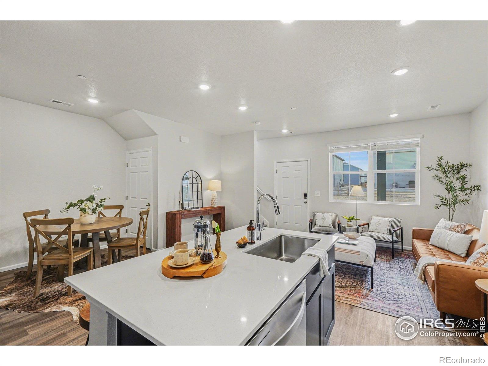 1600 Riverplace Drive 3 — photo