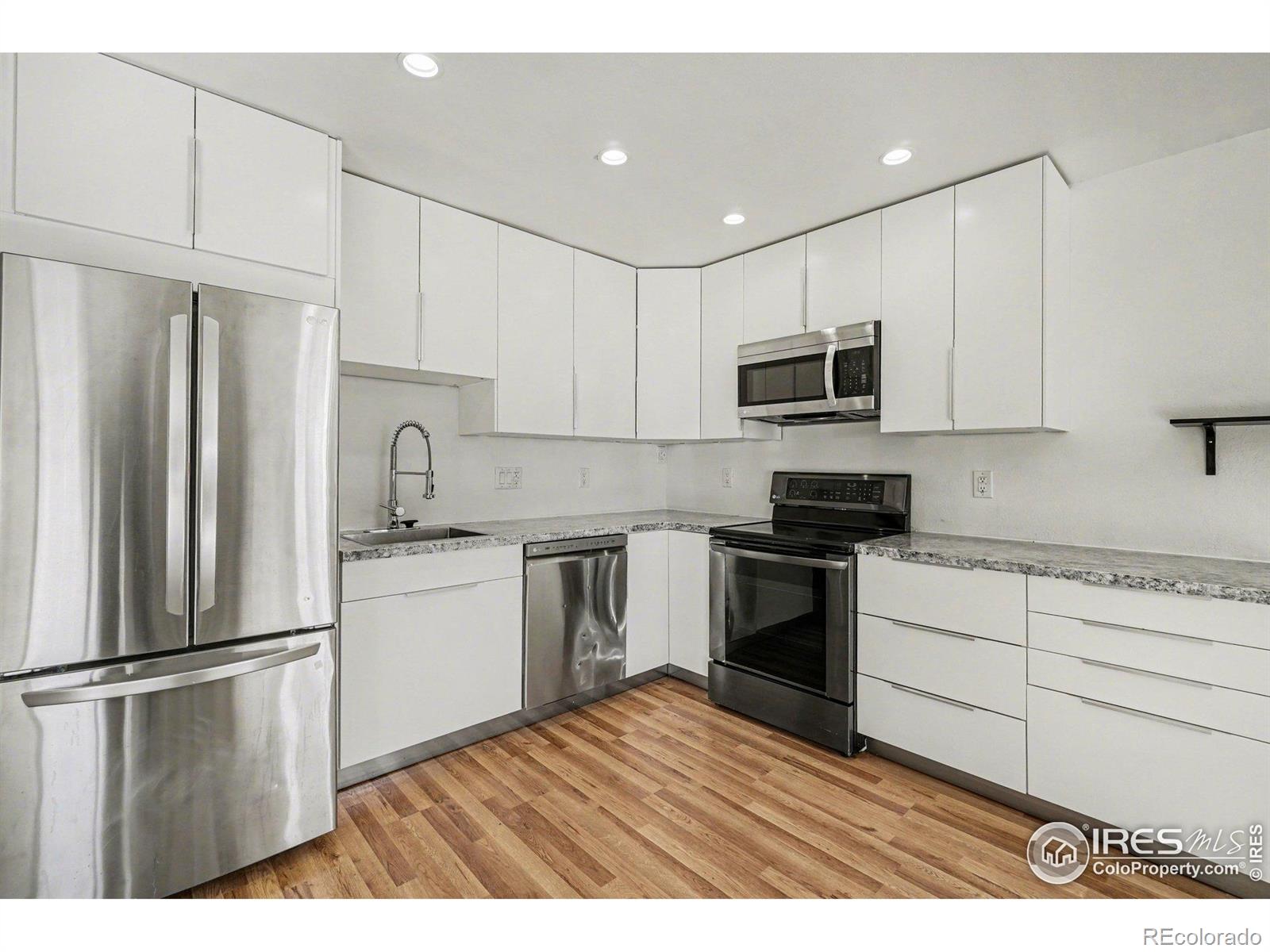 225 E 8th Avenue F2 — photo
