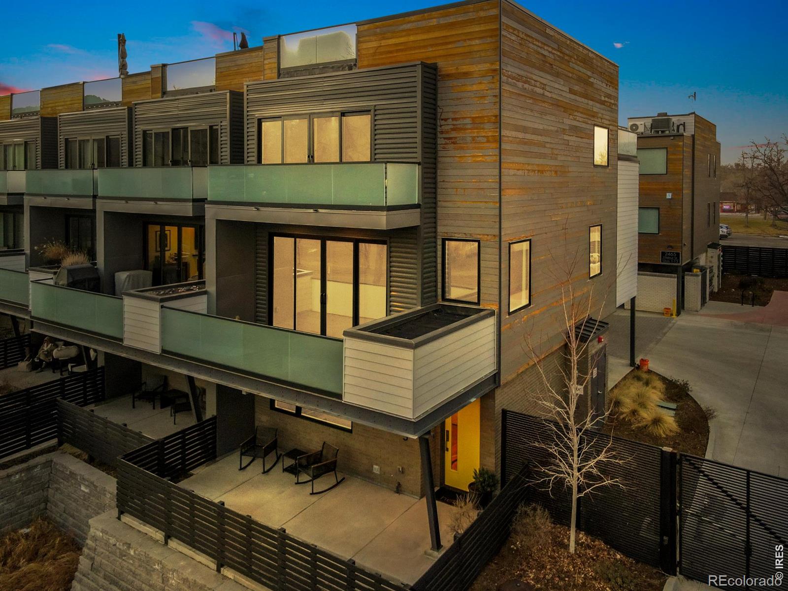 2475 Walnut Street — photo