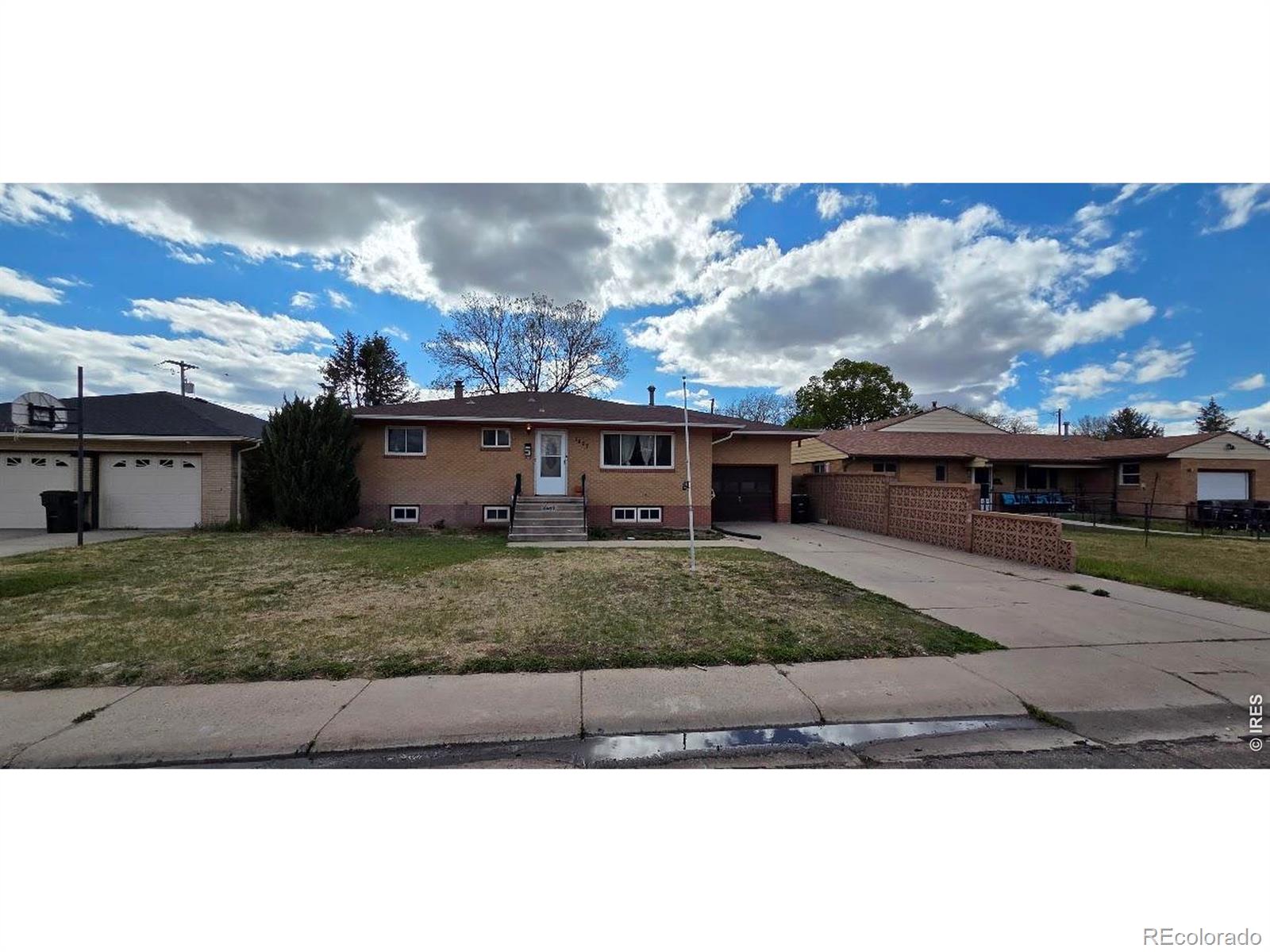 1407 Adams Circle — photo