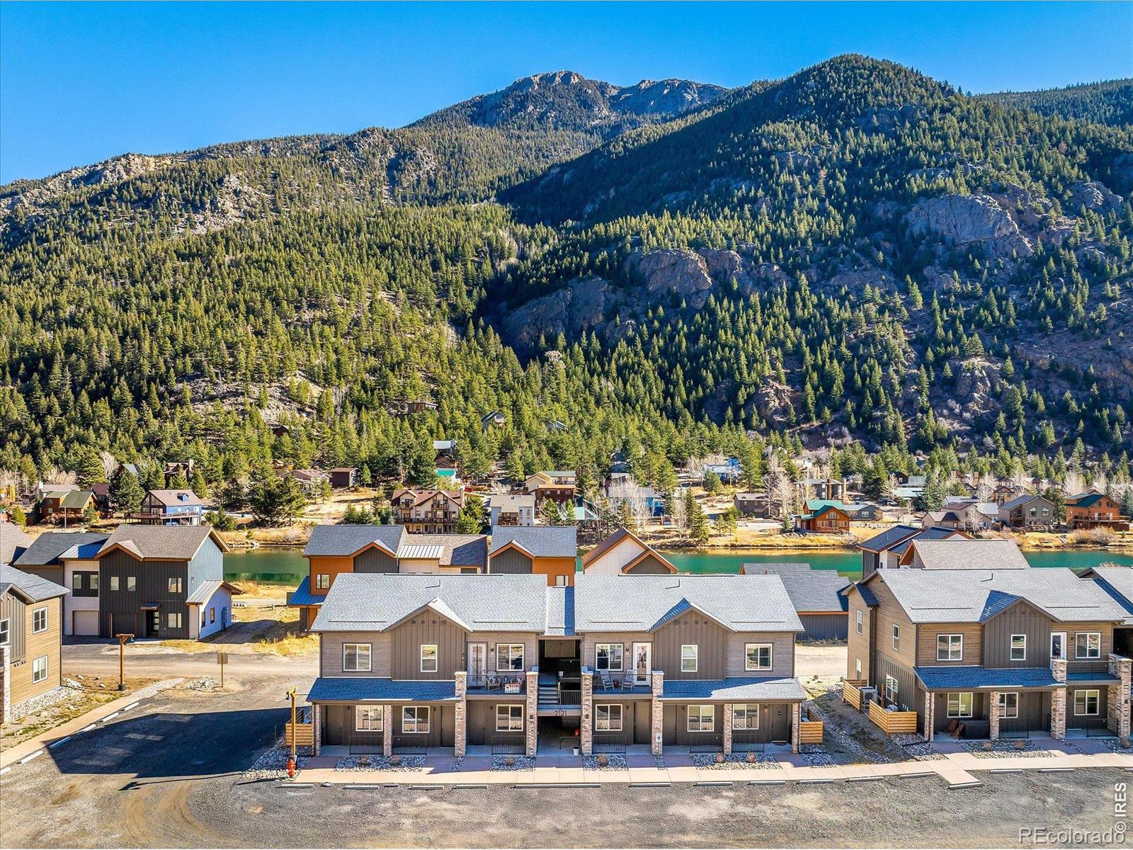2121 Hummingbird Way 201 — photo