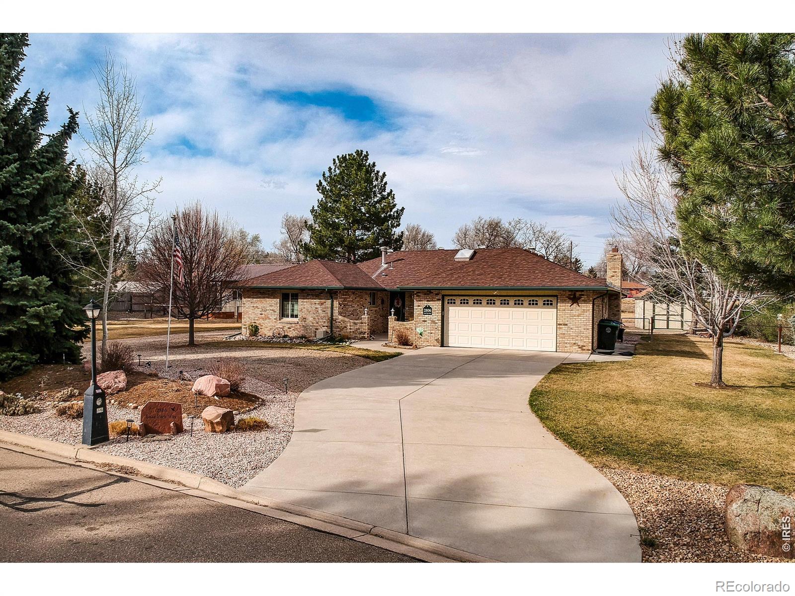 2806 Lake Park Way — photo