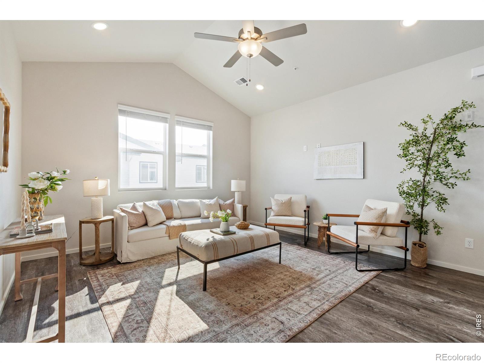 2290 Setting Sun Drive 1 — photo