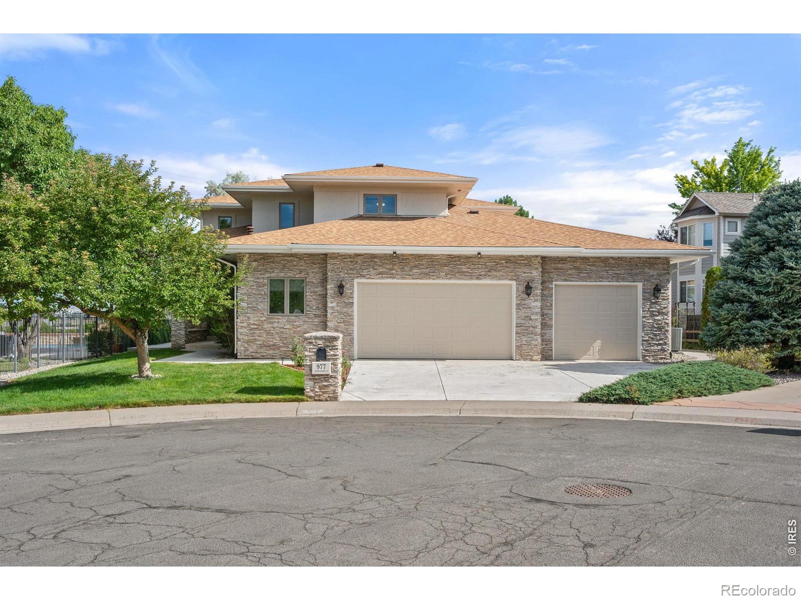 977 Thorncreek Court — photo