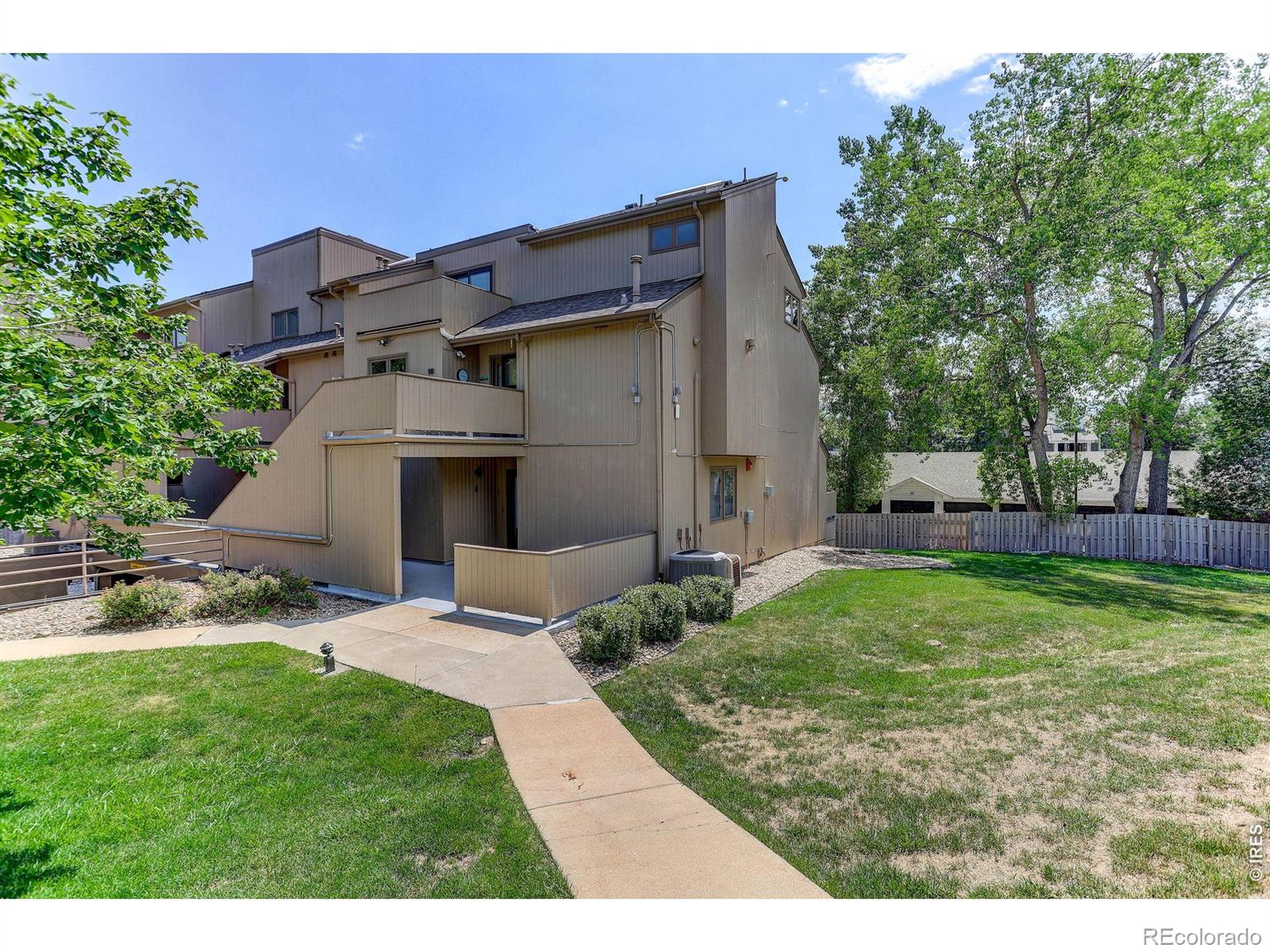 2938 Kalmia Avenue Unit 10 — photo