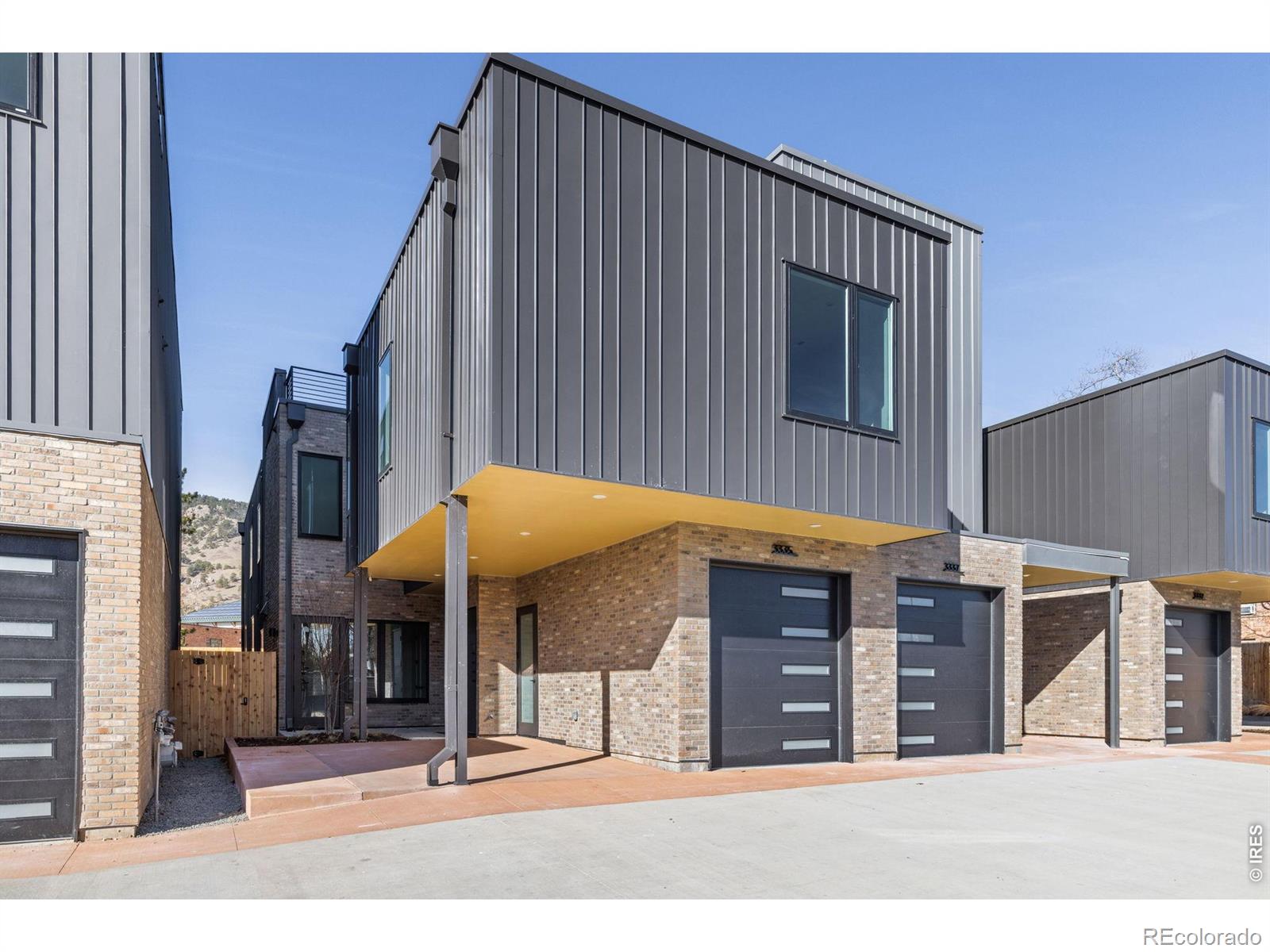 3315 Broadway Street — photo