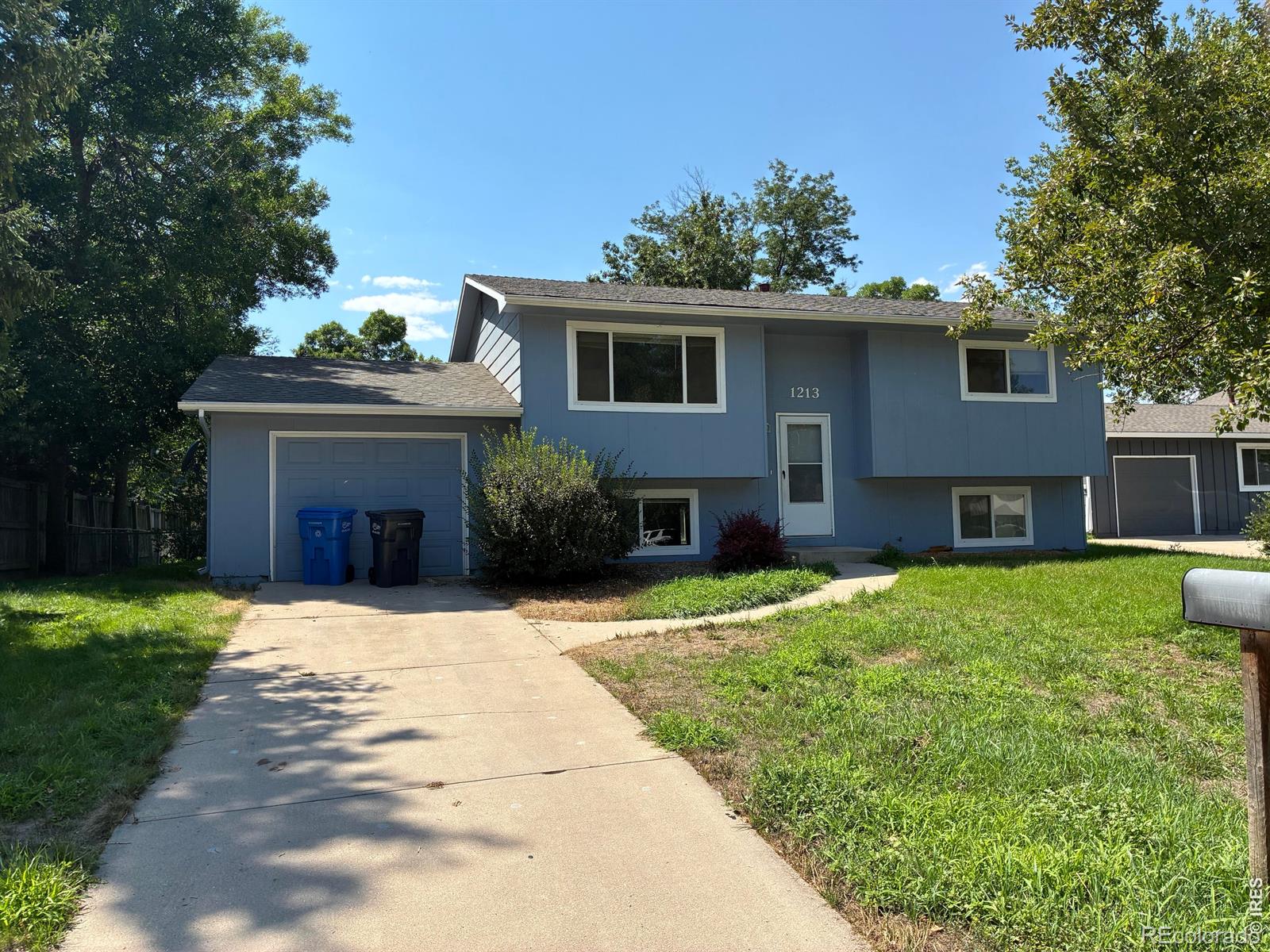 1213 Village Lane — photo