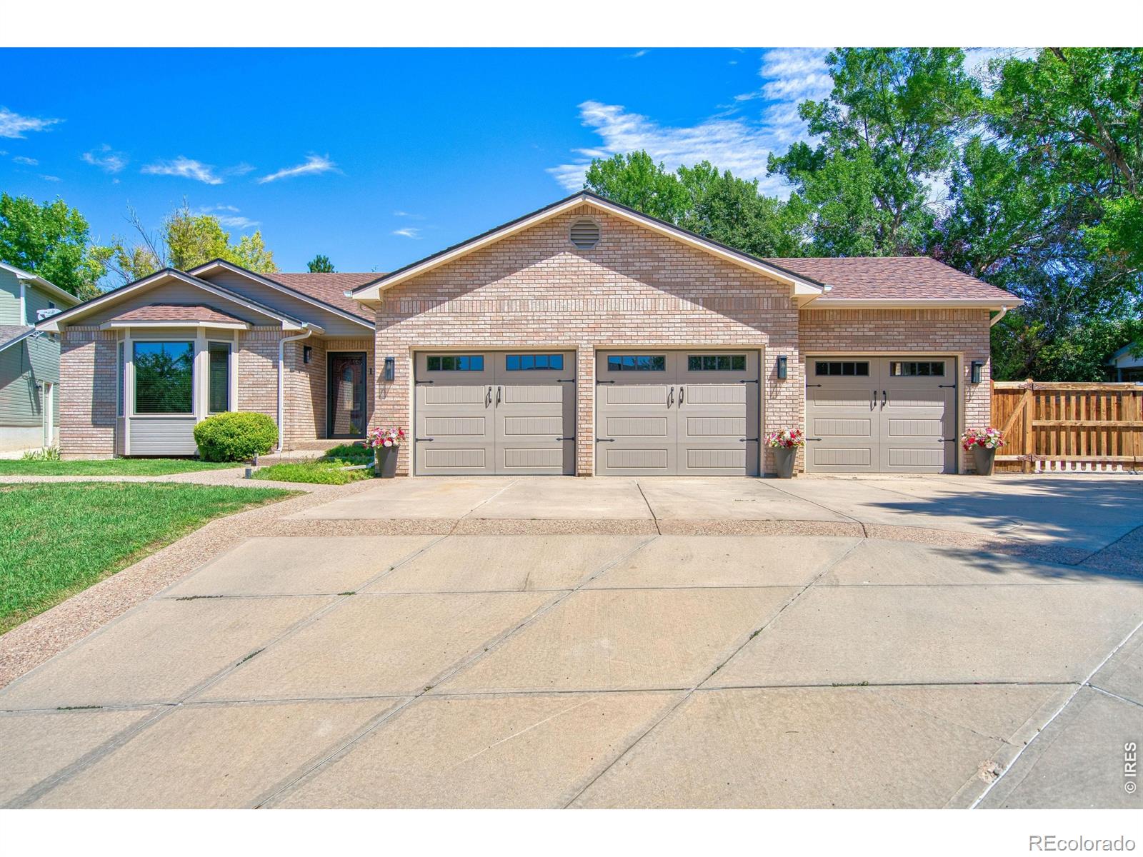 1115 Chester Court — photo