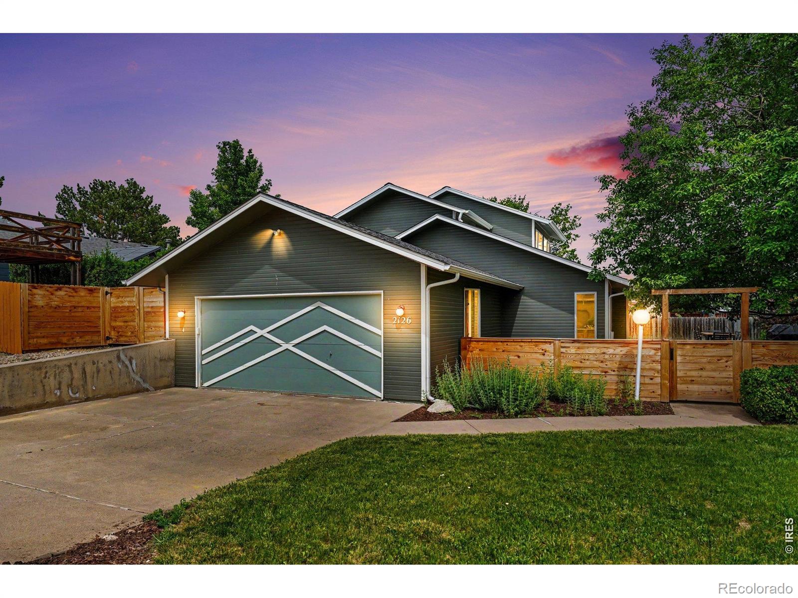 2126 Genoa Court — photo