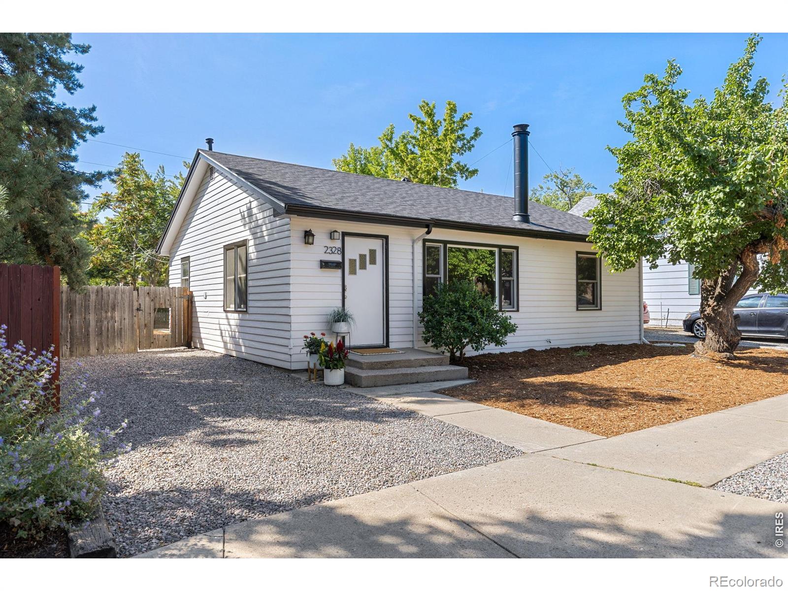 2328 Walnut Street — photo