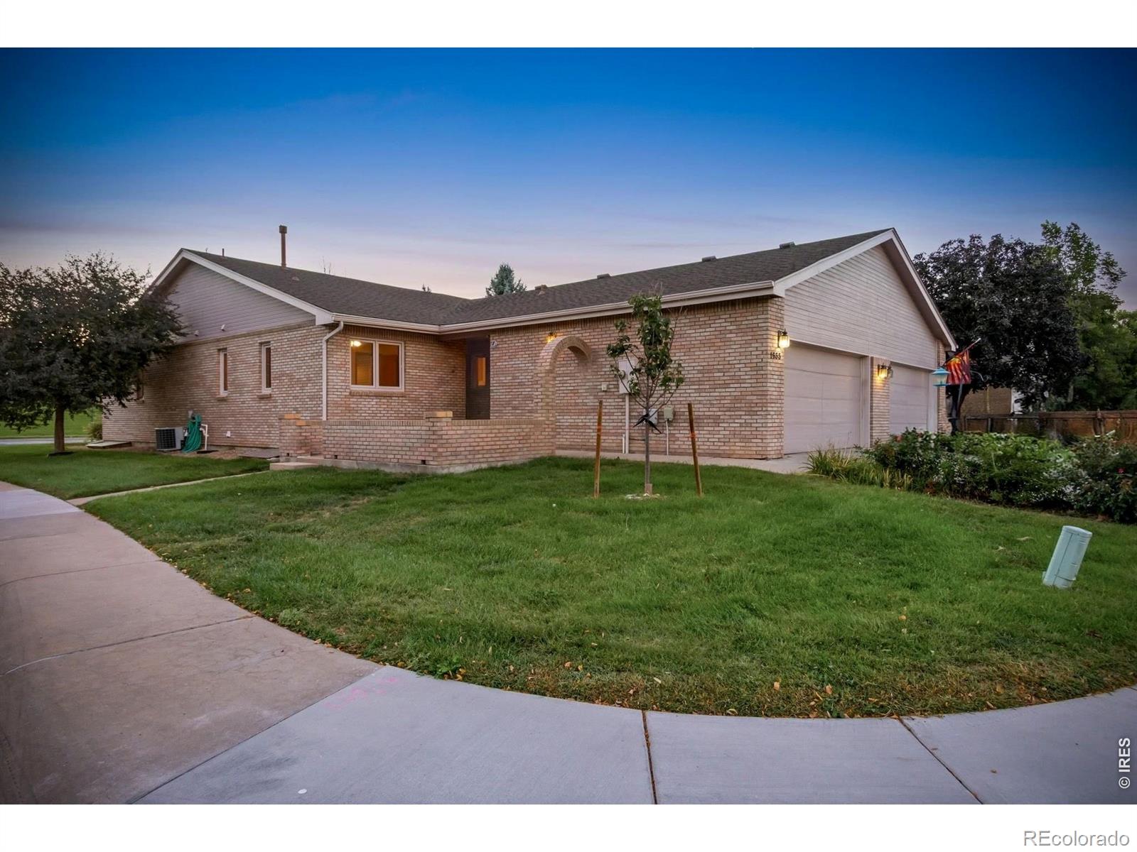 1633 Northbrook Court — photo