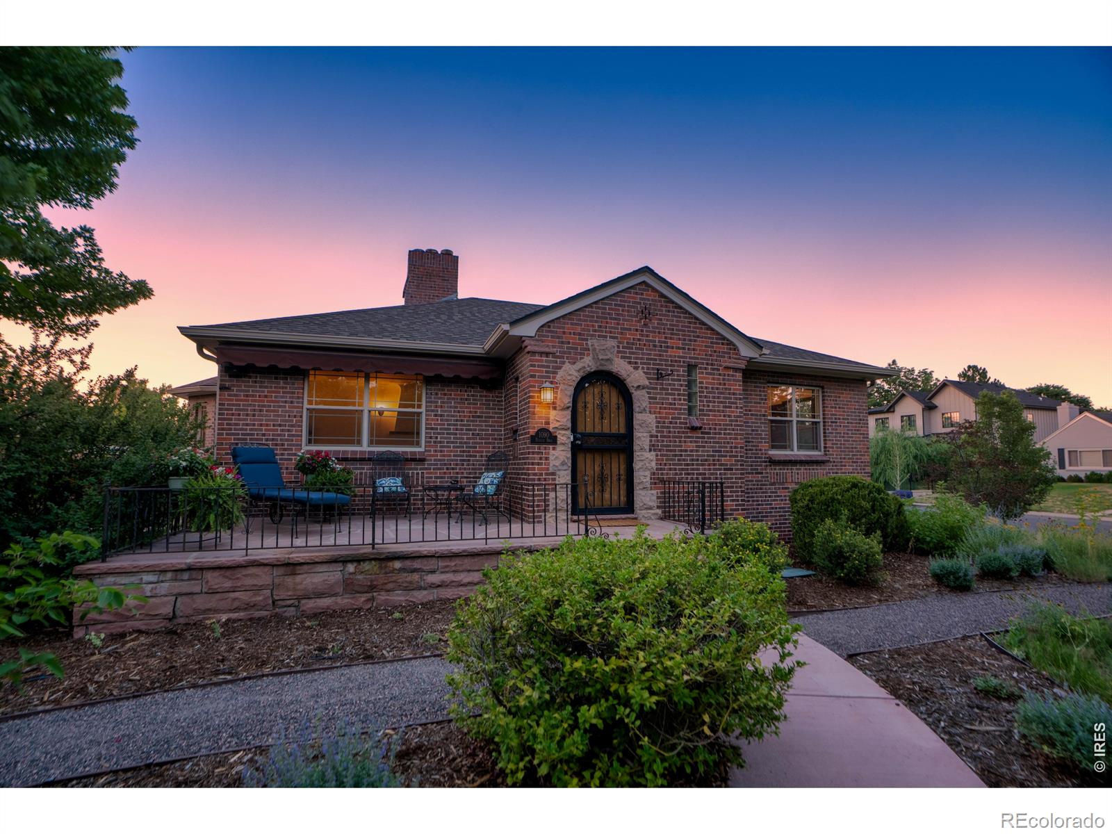 1090 Bonnie Brae Boulevard — photo