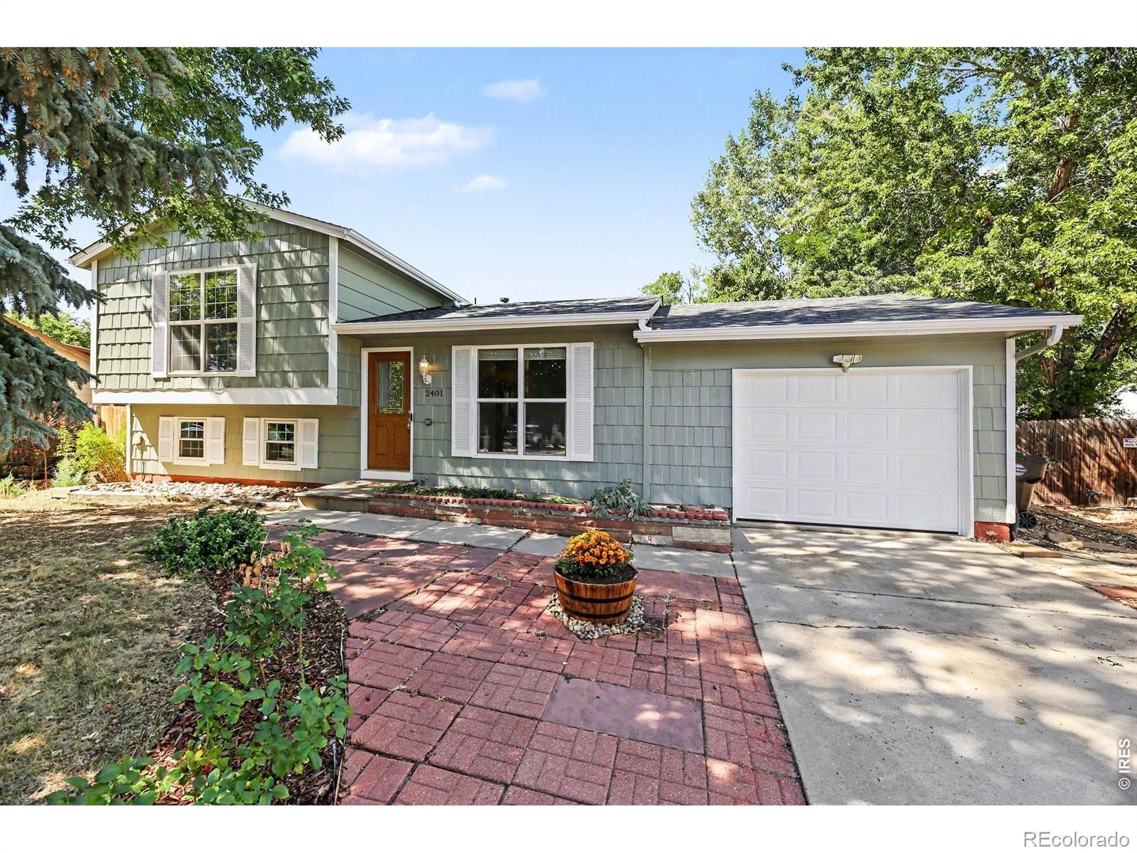2401 Bowen Street — photo