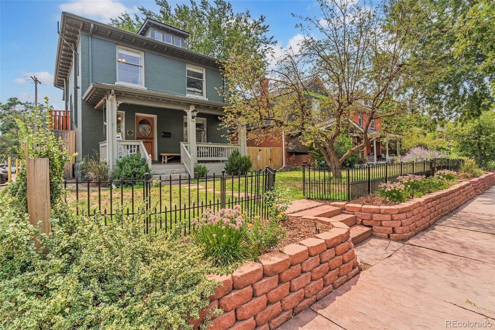 38 W Byers Place — photo