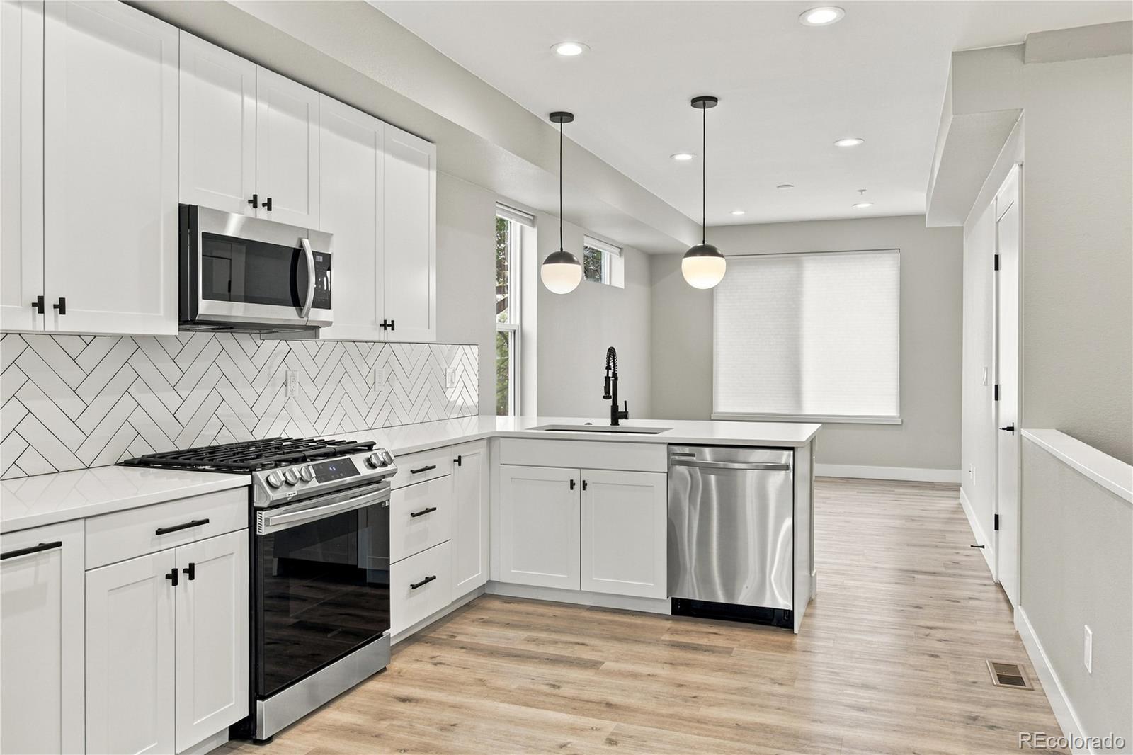 4925 W 10th Avenue Unit 101 — photo