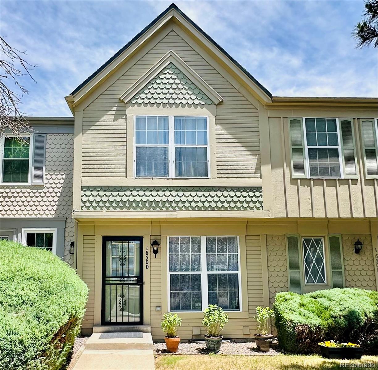 1650 S Ivory Circle D — photo