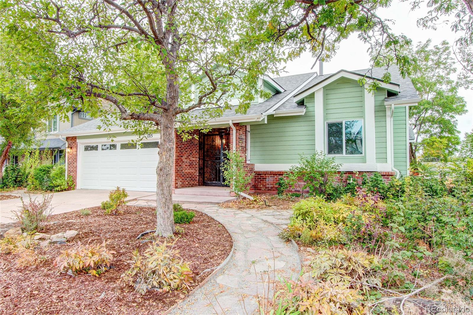 1715 Daphne Street — photo