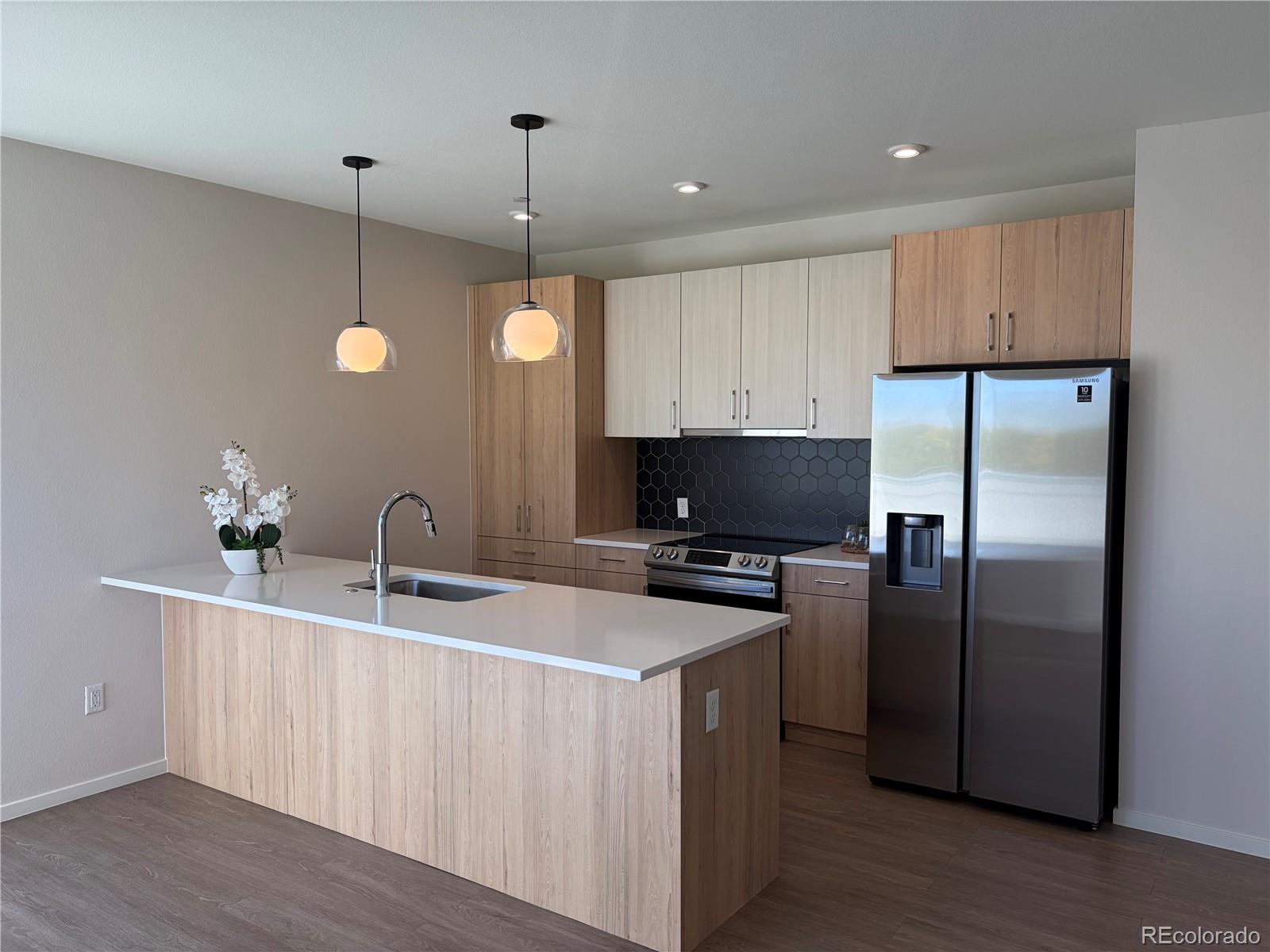 2049 S Columbine Unit 402 — photo