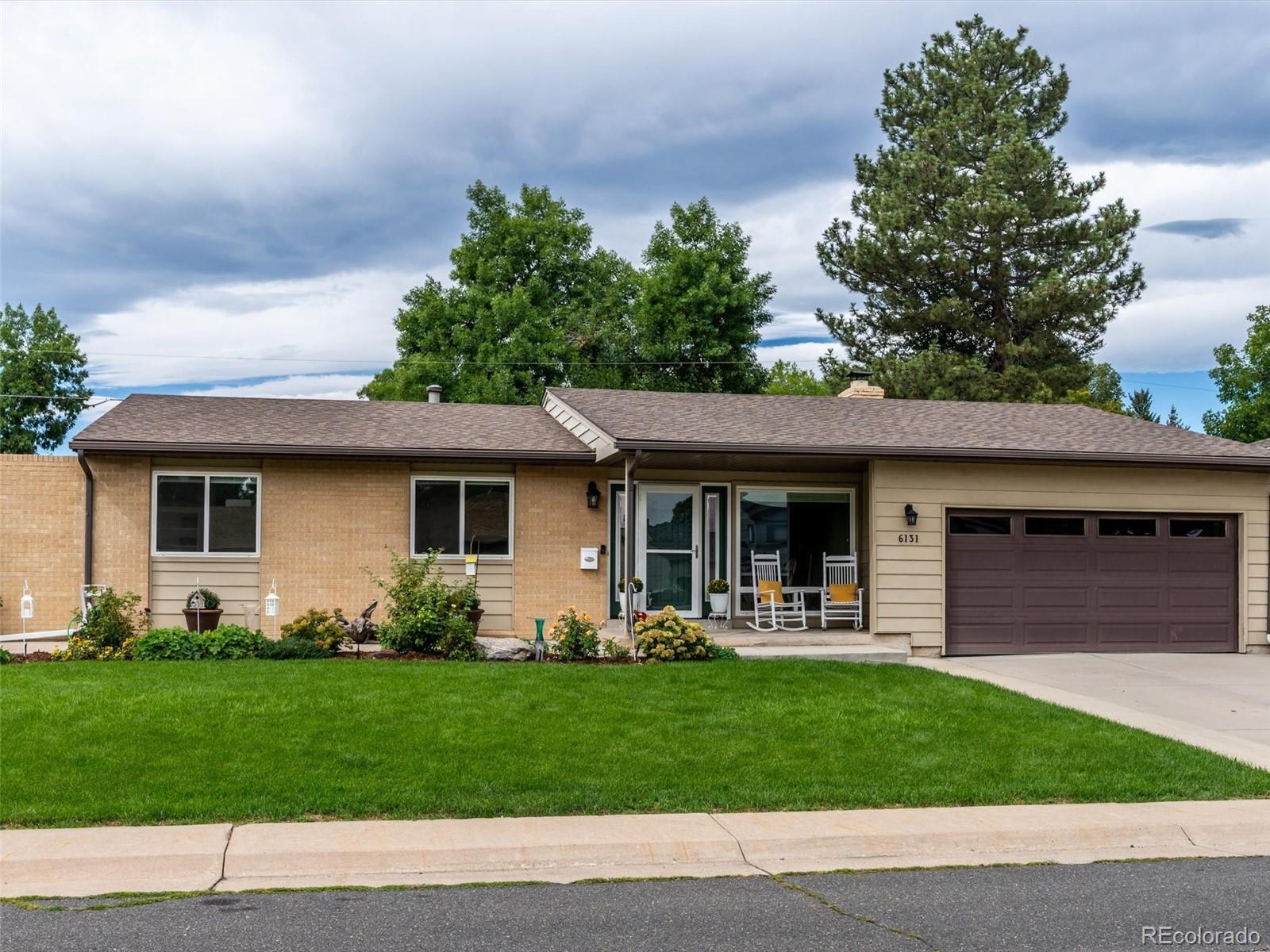 6131 Robb Street — photo