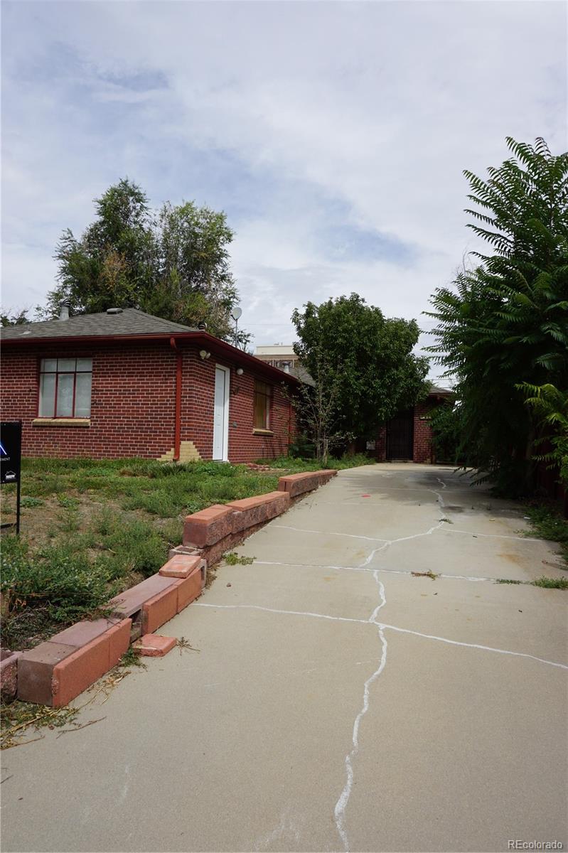5209 E Thrill Place, Denver, CO 80207 — photo 3