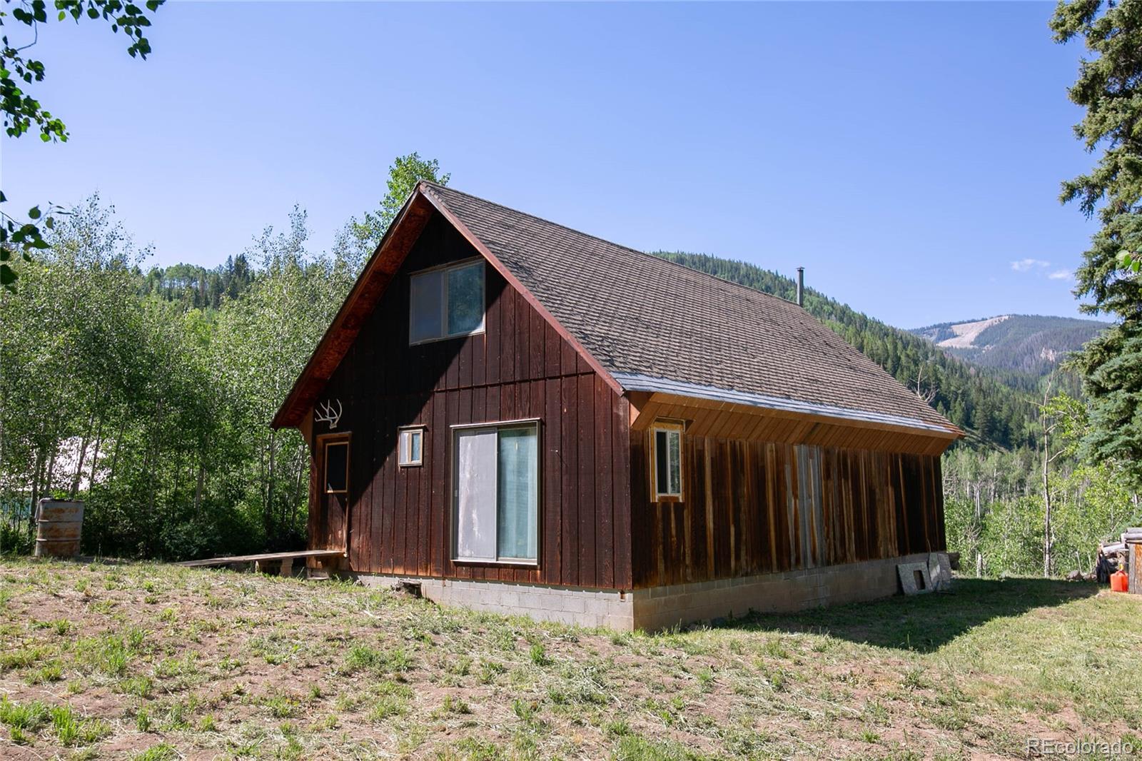 000 Lake View Drive — photo