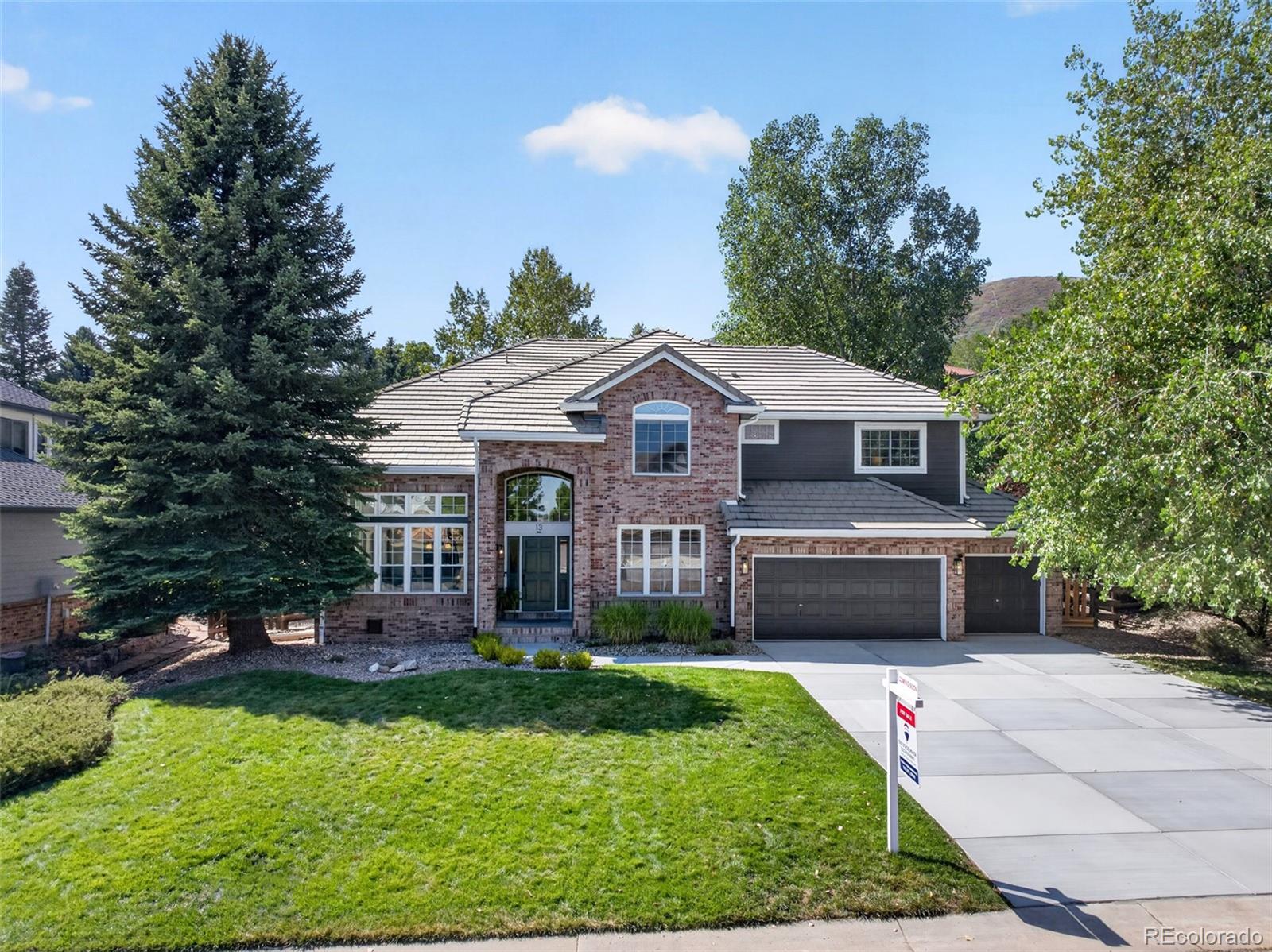 13 White Oak Drive — photo