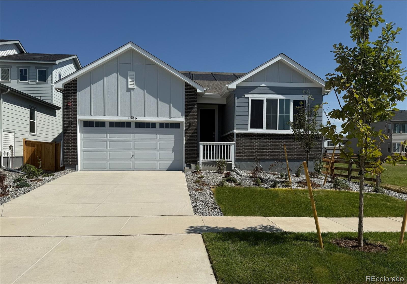 1383 Loraine Circle S — photo