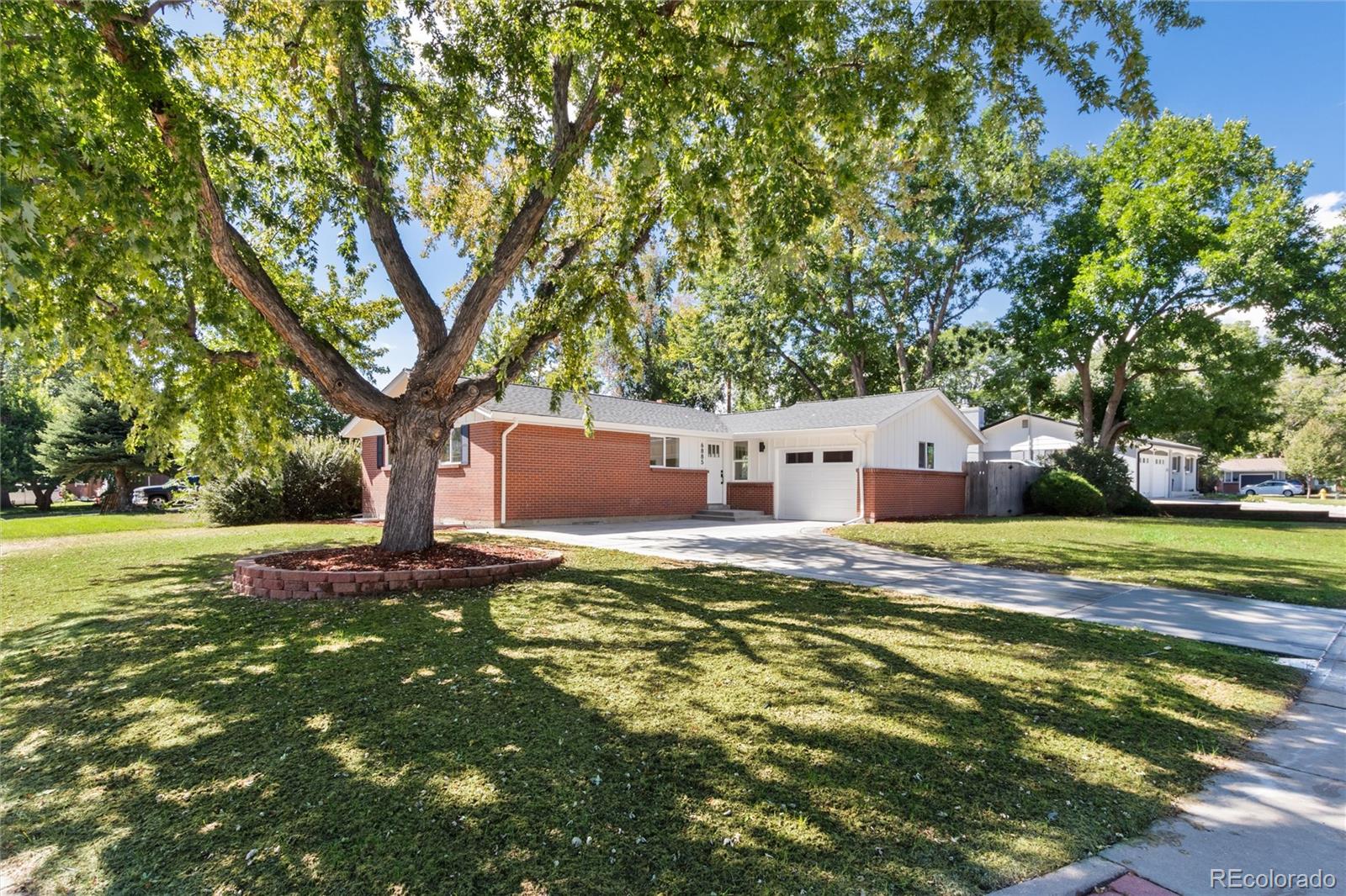 6885 Oak Way — photo