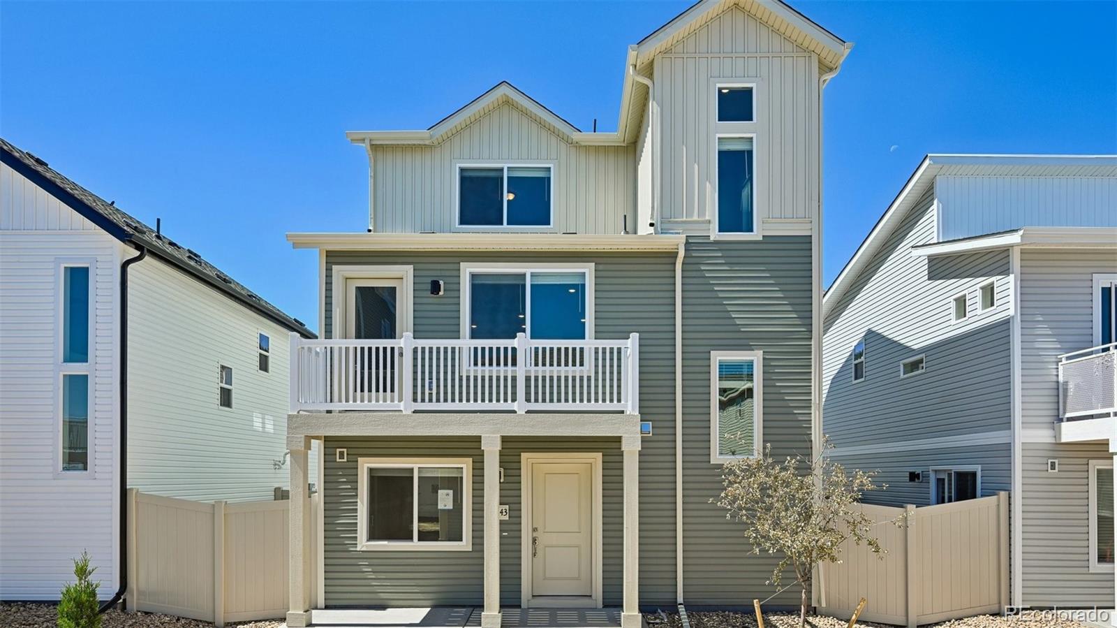46543 Gold Prairie Drive — photo