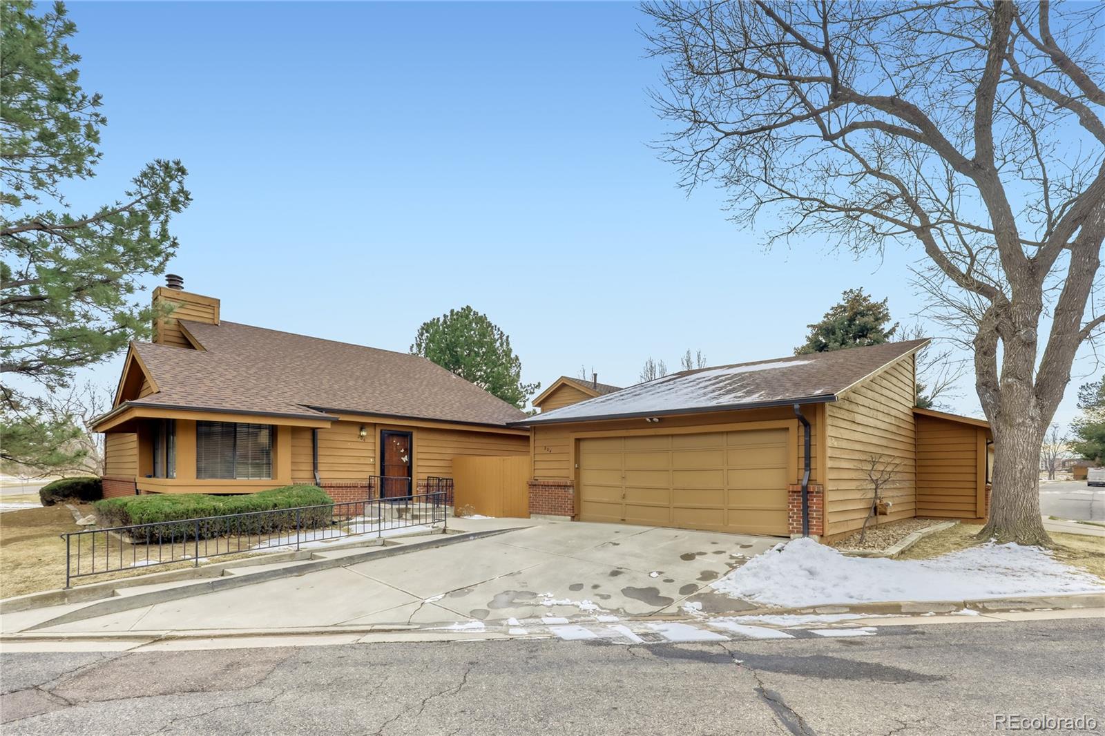 204 S Eagle Circle — photo
