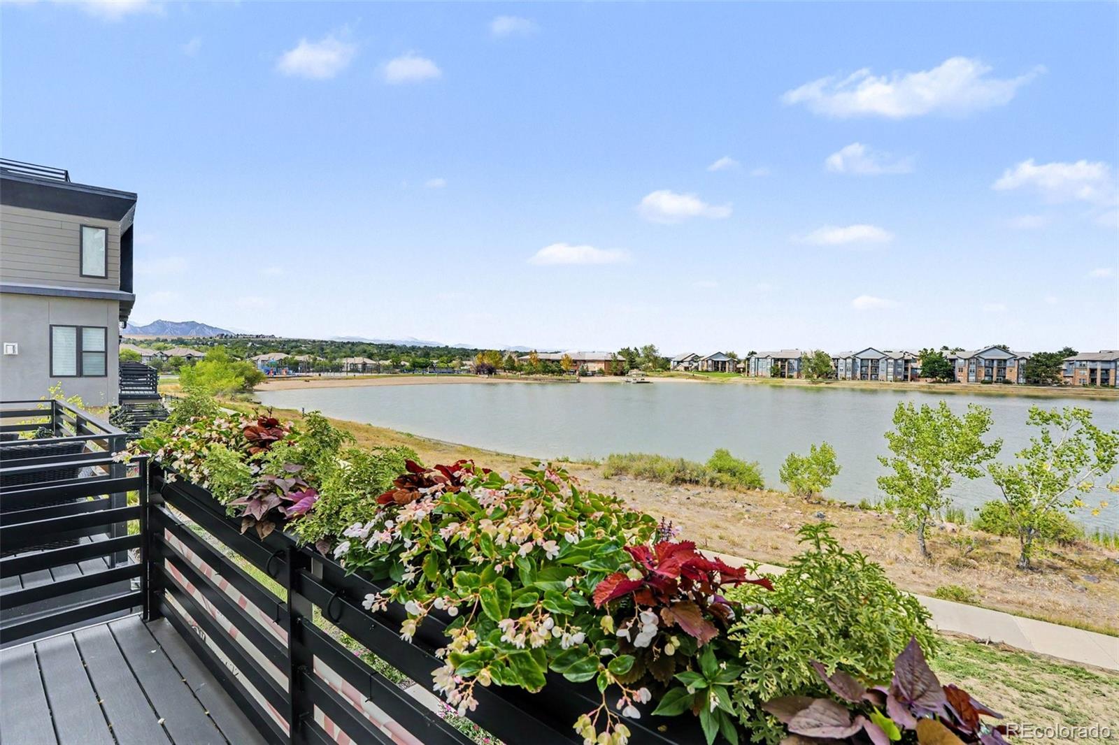 2323 Lakeshore Lane 11 — photo