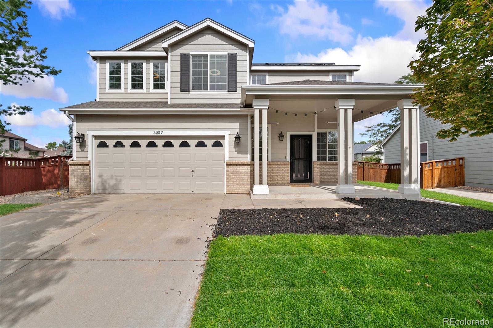 5227 Grosbeak Street — photo