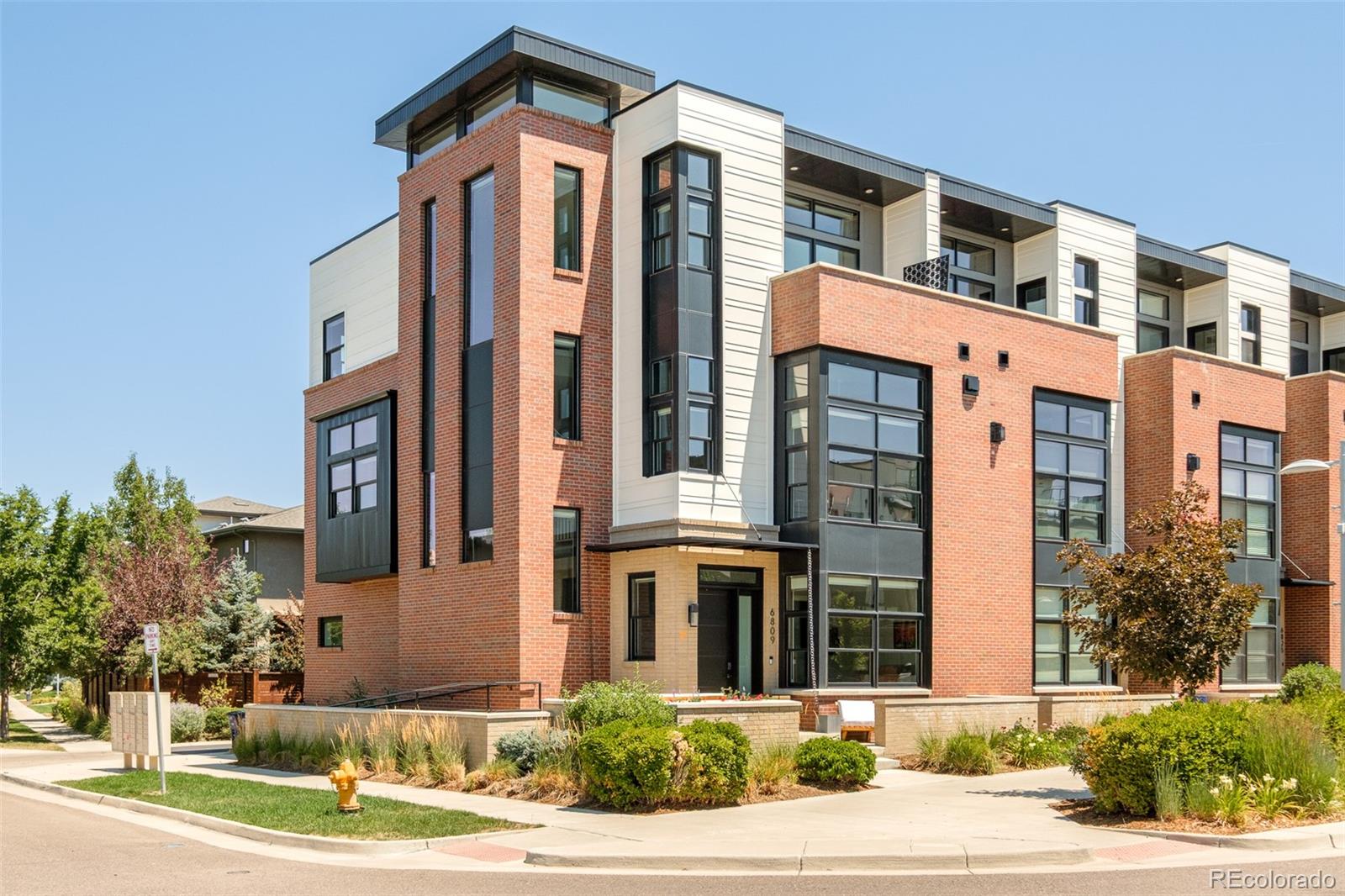6809 E Lowry Boulevard, Denver, CO 80230